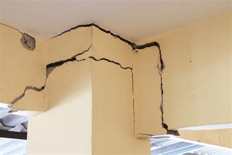 地震牆壁裂痕修補